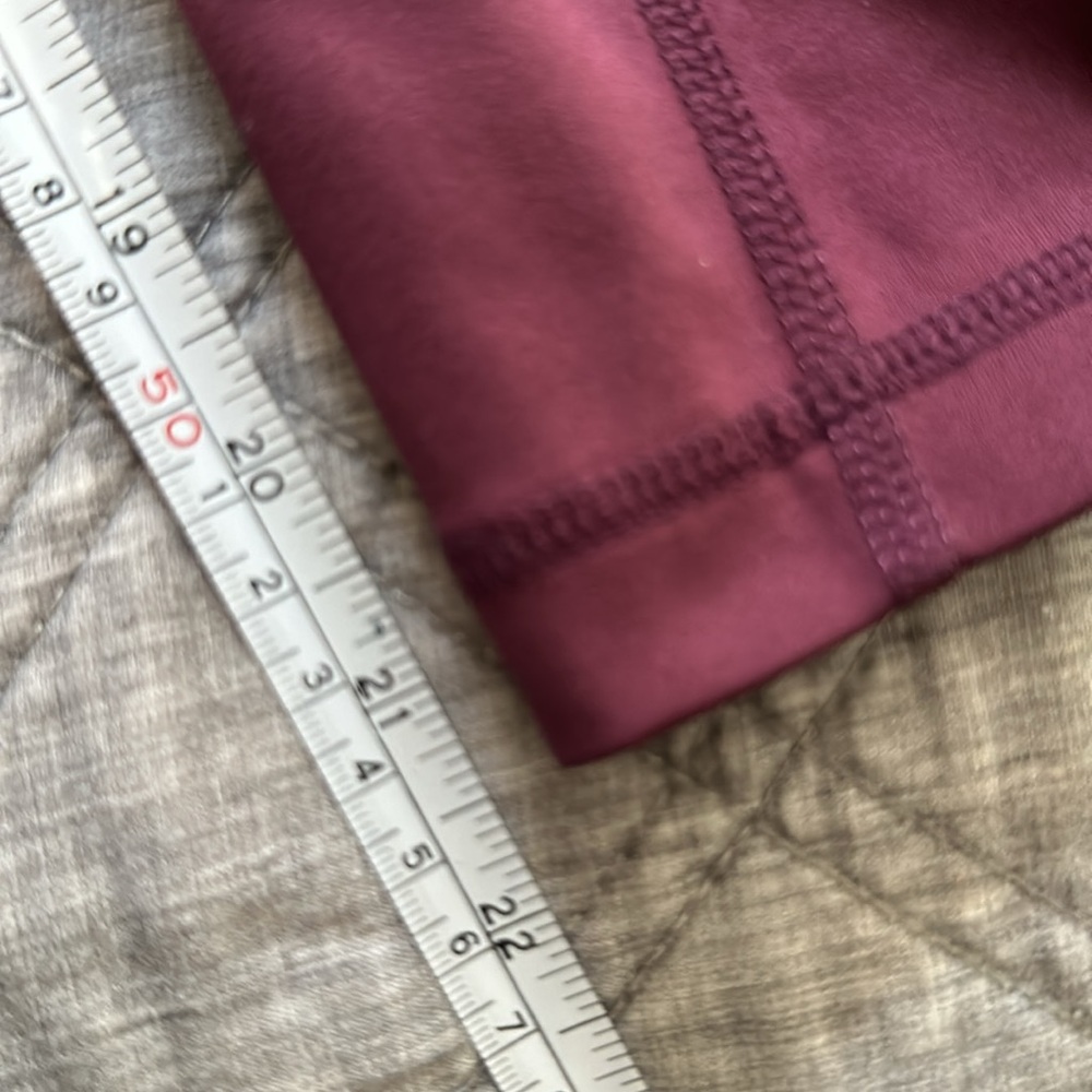 Yogalicious Cropped Leggings with Pockets - Picture 3 of 5